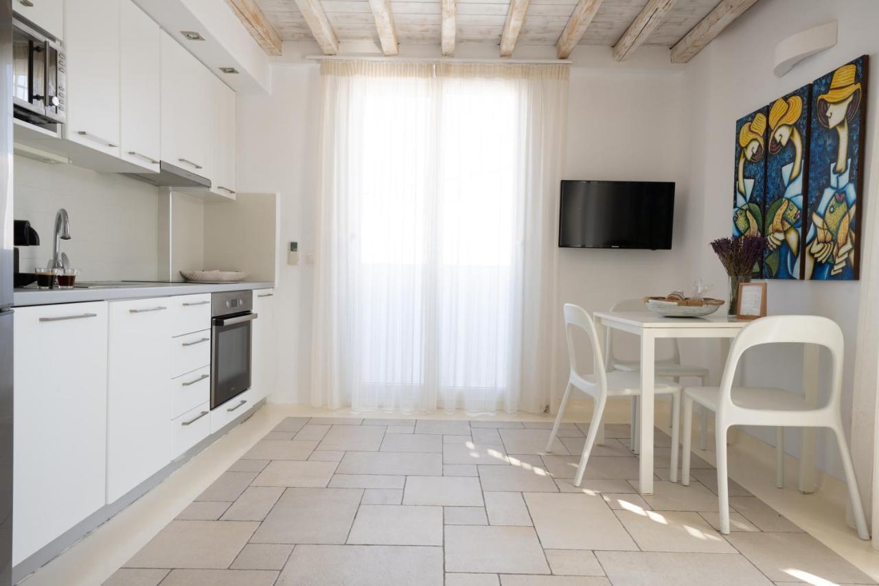 Blue, White And Grey Suites Ornos  Luaran gambar