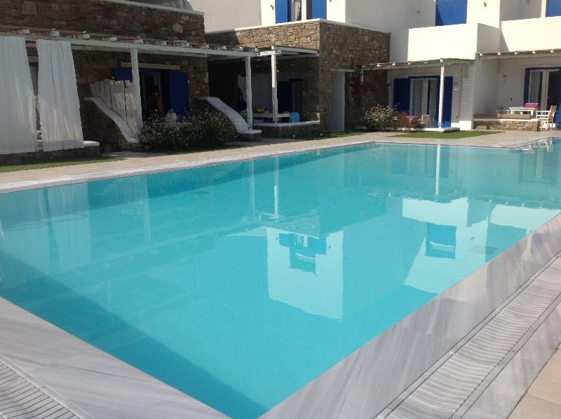 Blue, White And Grey Suites Ornos  Luaran gambar